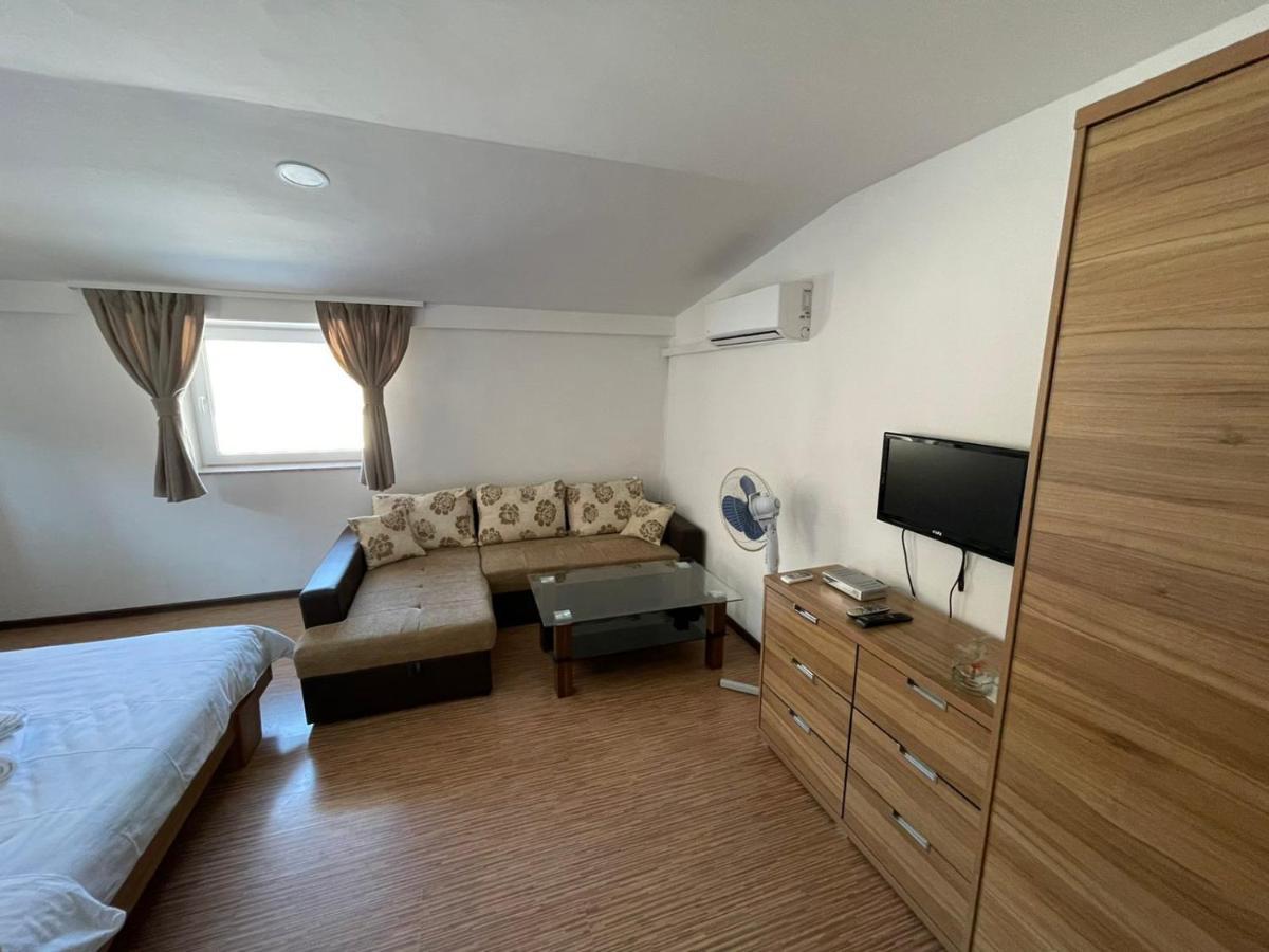 Motel "Kula" Cazin Exterior photo