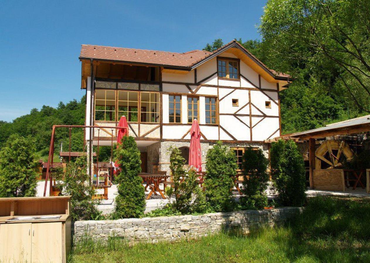 Motel "Kula" Cazin Exterior photo