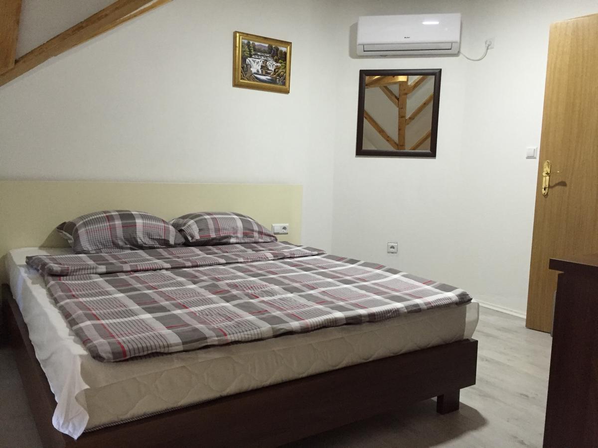 Motel "Kula" Cazin Exterior photo